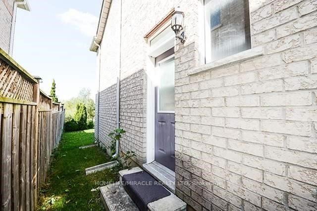 Photo 16 of 120 River Rock Crescent, Brampton, Fletcher's Meadow — HOMEH
