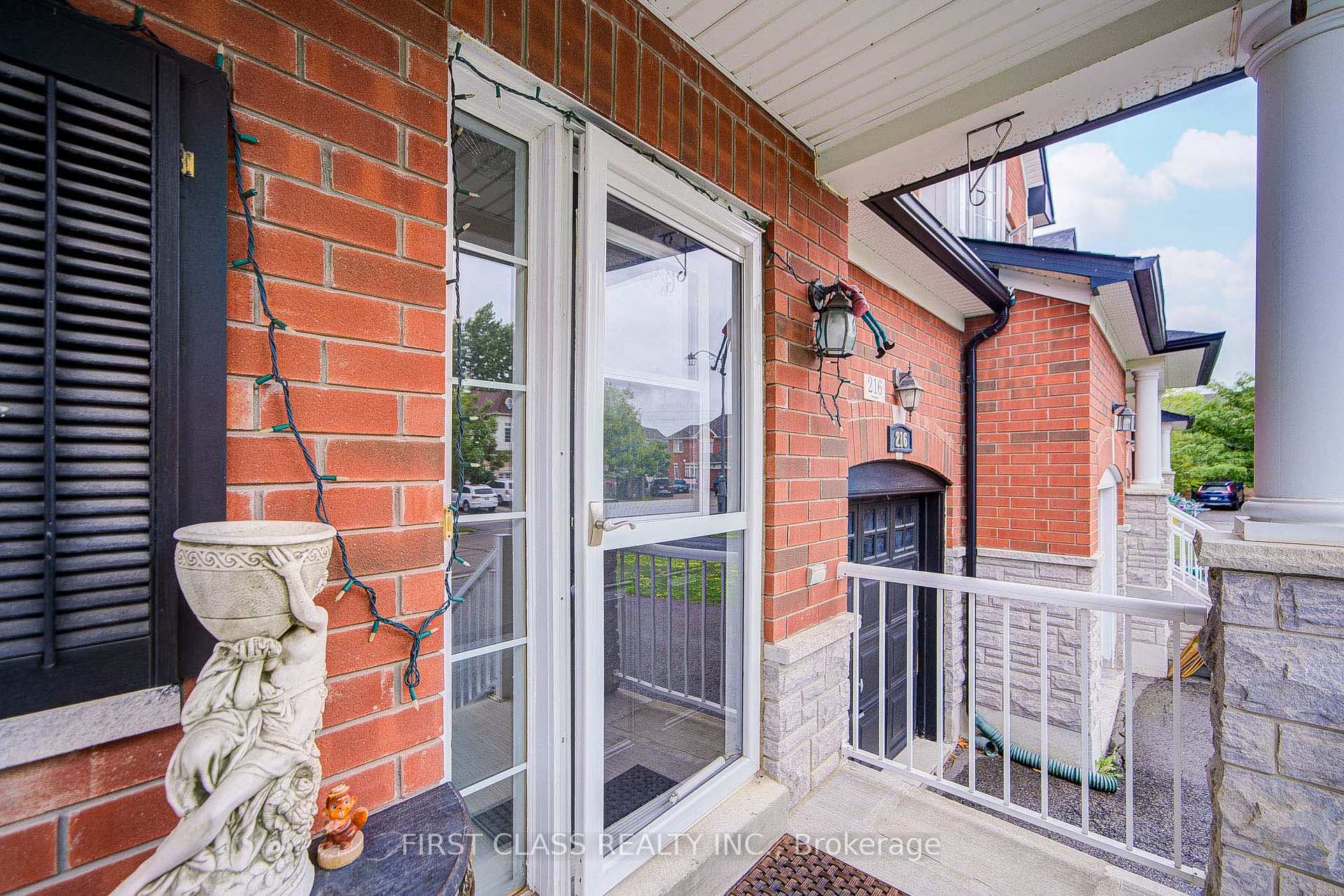 Photo 4 of 216 Zokol Drive, Aurora, Bayview Northeast — HOMEH