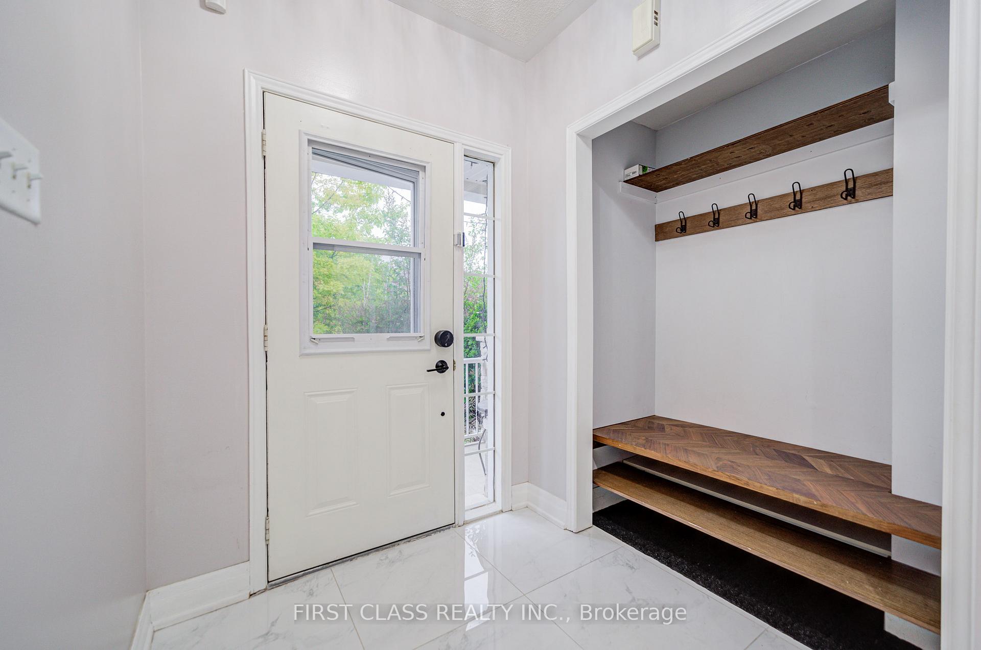 Photo 3 of 216 Zokol Drive, Aurora, Bayview Northeast — HOMEH