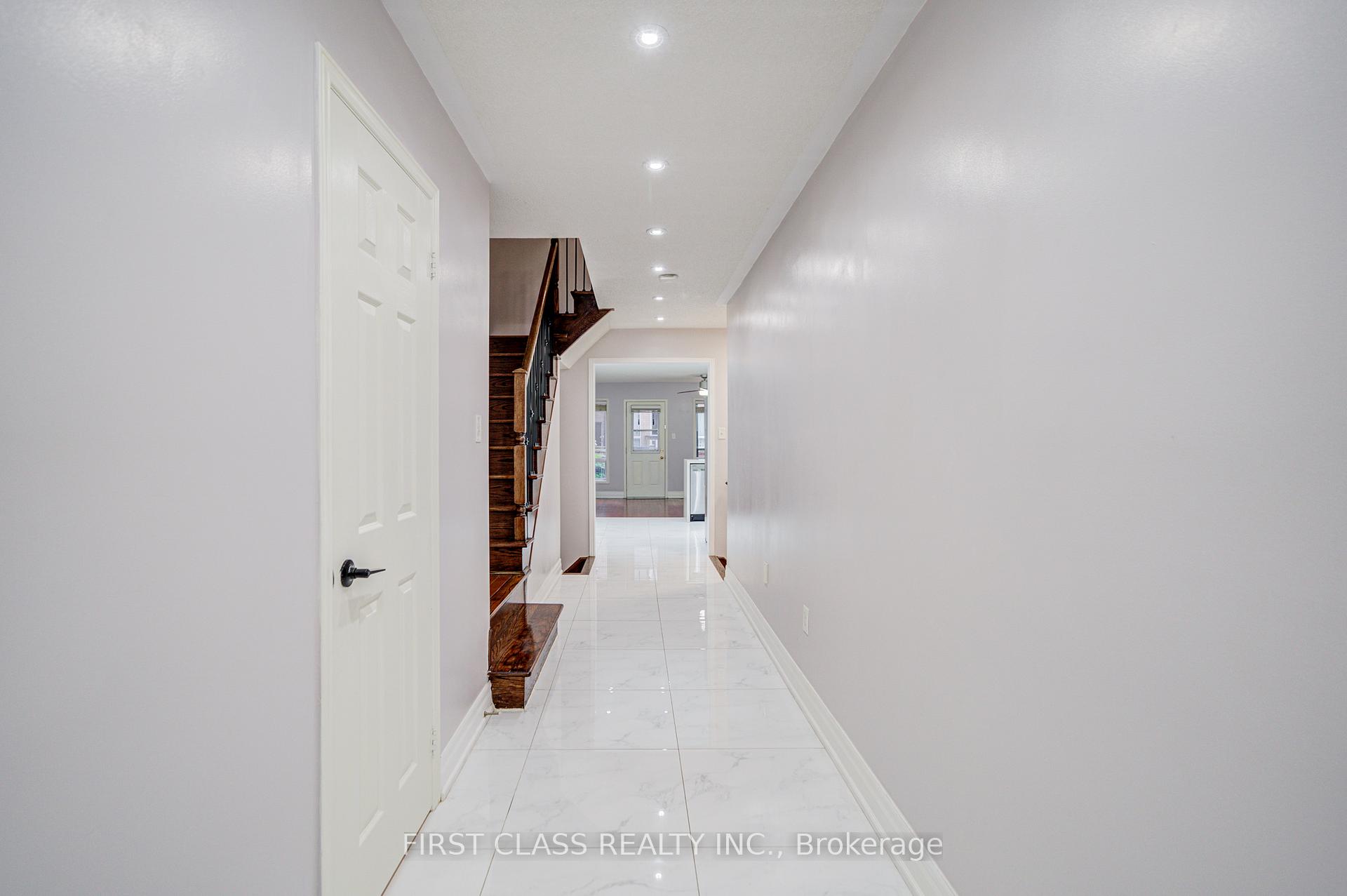 Photo 7 of 216 Zokol Drive, Aurora, Bayview Northeast — HOMEH