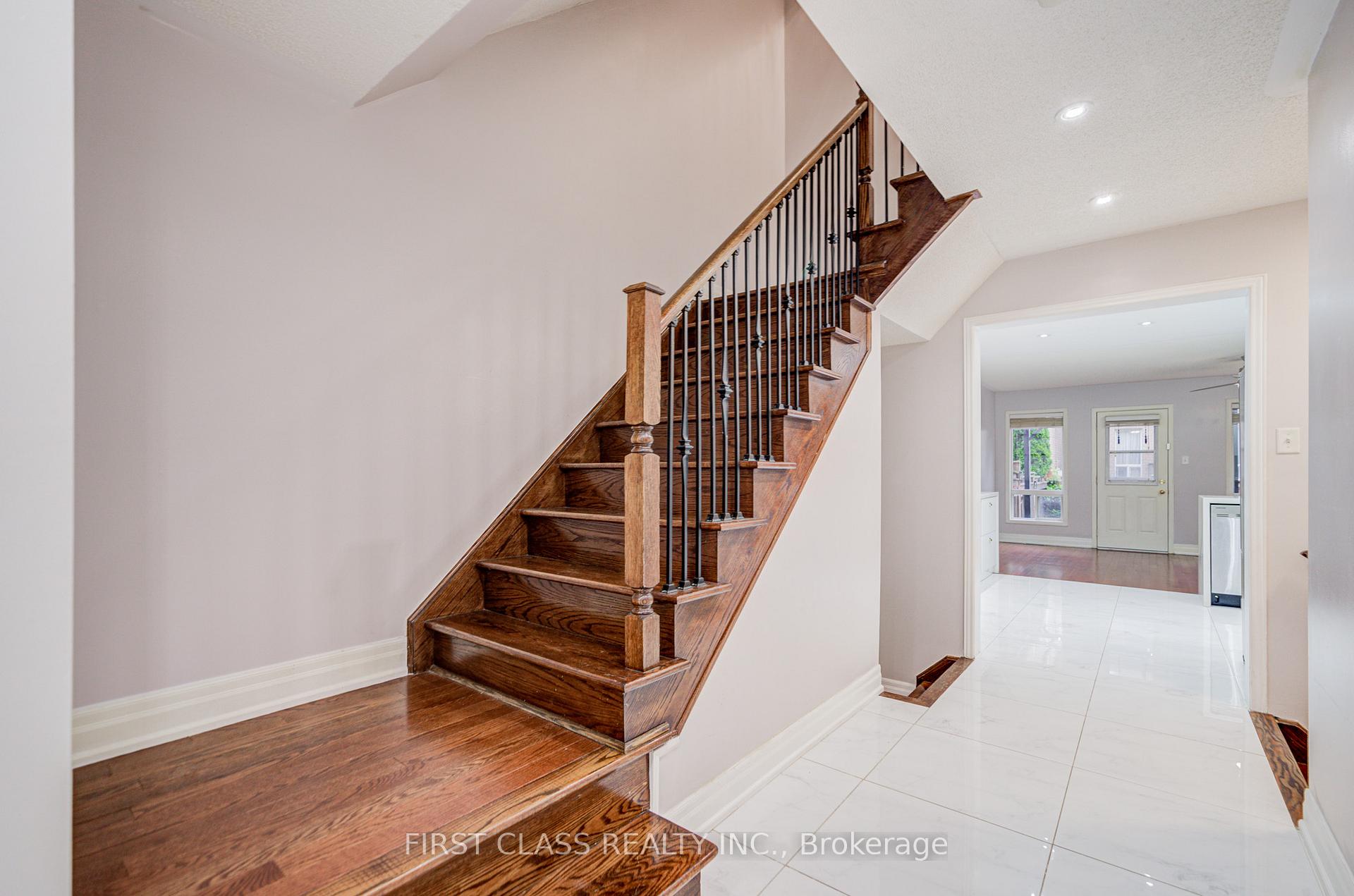 Photo 6 of 216 Zokol Drive, Aurora, Bayview Northeast — HOMEH