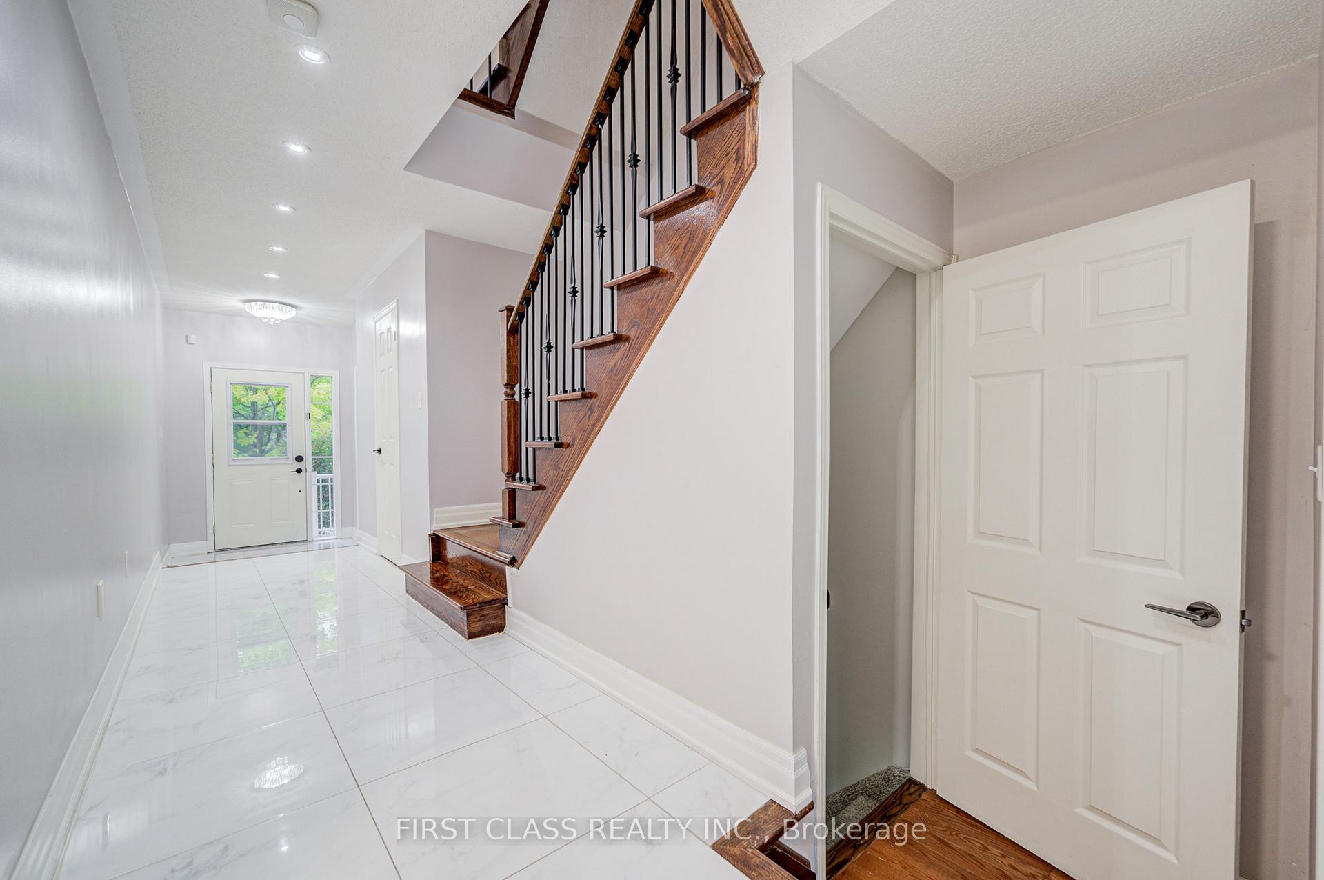 Photo 8 of 216 Zokol Drive, Aurora, Bayview Northeast — HOMEH