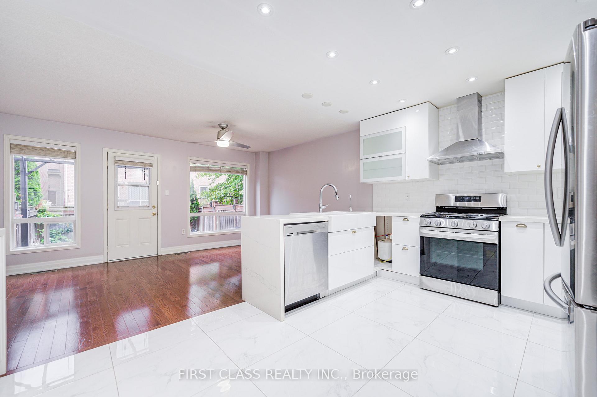 Photo 10 of 216 Zokol Drive, Aurora, Bayview Northeast — HOMEH