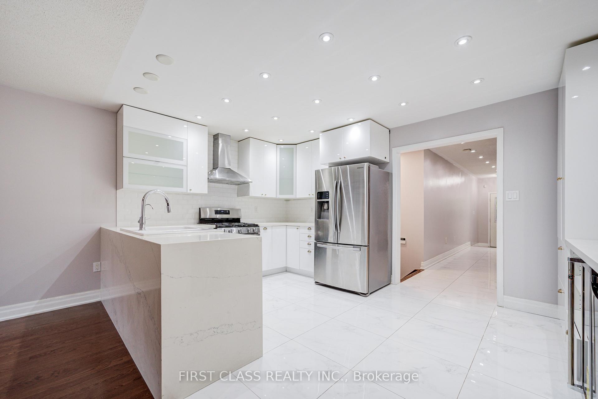 Photo 12 of 216 Zokol Drive, Aurora, Bayview Northeast — HOMEH