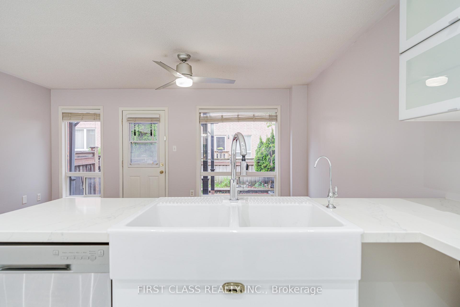 Photo 13 of 216 Zokol Drive, Aurora, Bayview Northeast — HOMEH