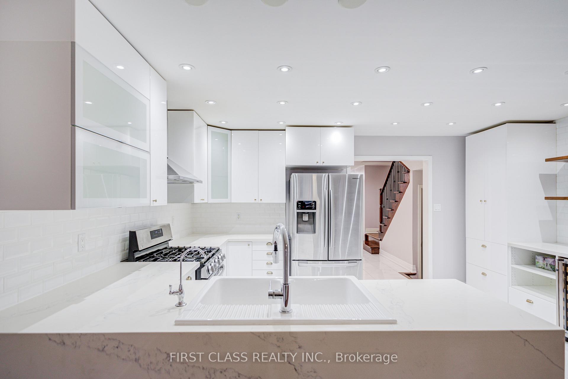 Photo 14 of 216 Zokol Drive, Aurora, Bayview Northeast — HOMEH