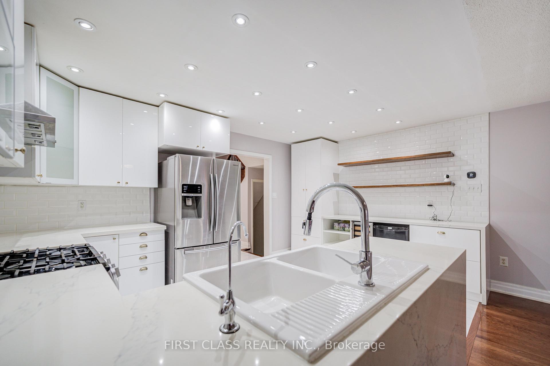 Photo 15 of 216 Zokol Drive, Aurora, Bayview Northeast — HOMEH