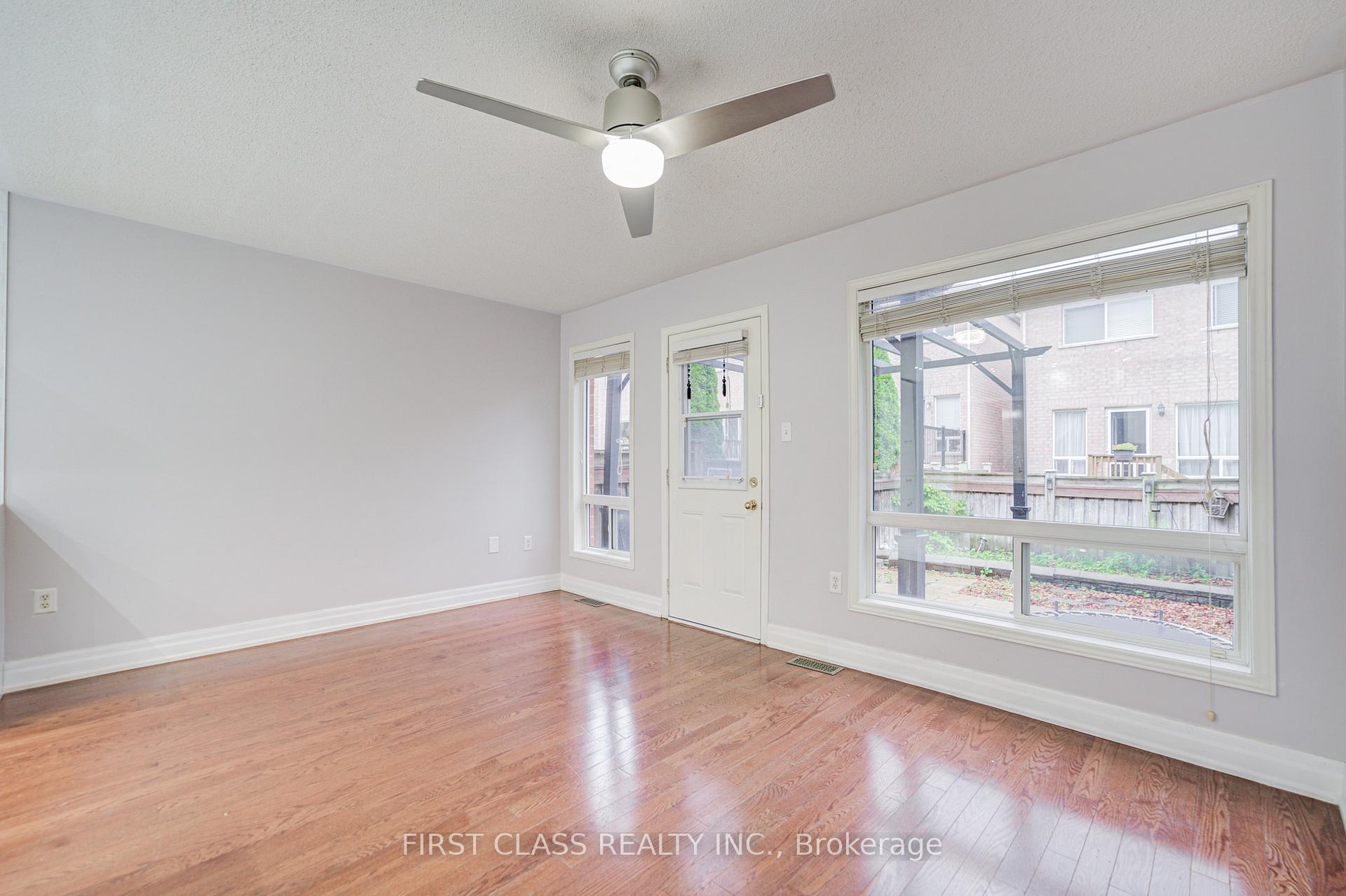 Photo 16 of 216 Zokol Drive, Aurora, Bayview Northeast — HOMEH