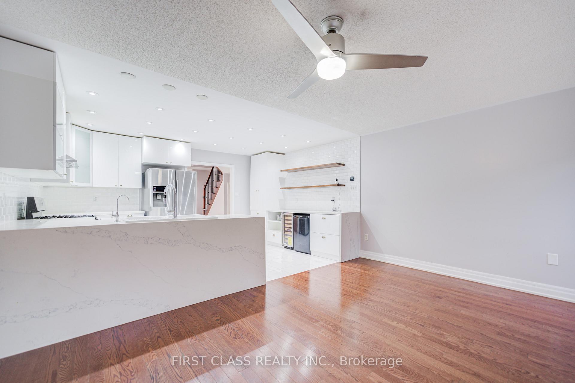 Photo 26 of 216 Zokol Drive, Aurora, Bayview Northeast — HOMEH