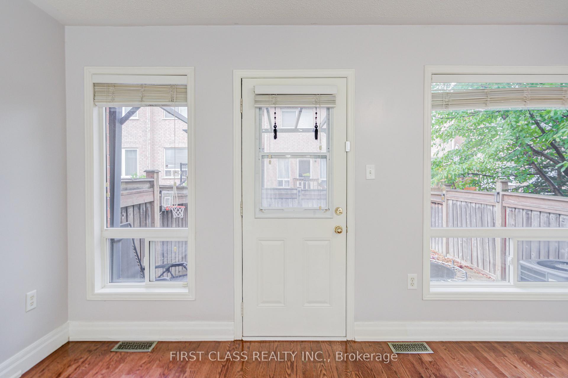 Photo 17 of 216 Zokol Drive, Aurora, Bayview Northeast — HOMEH