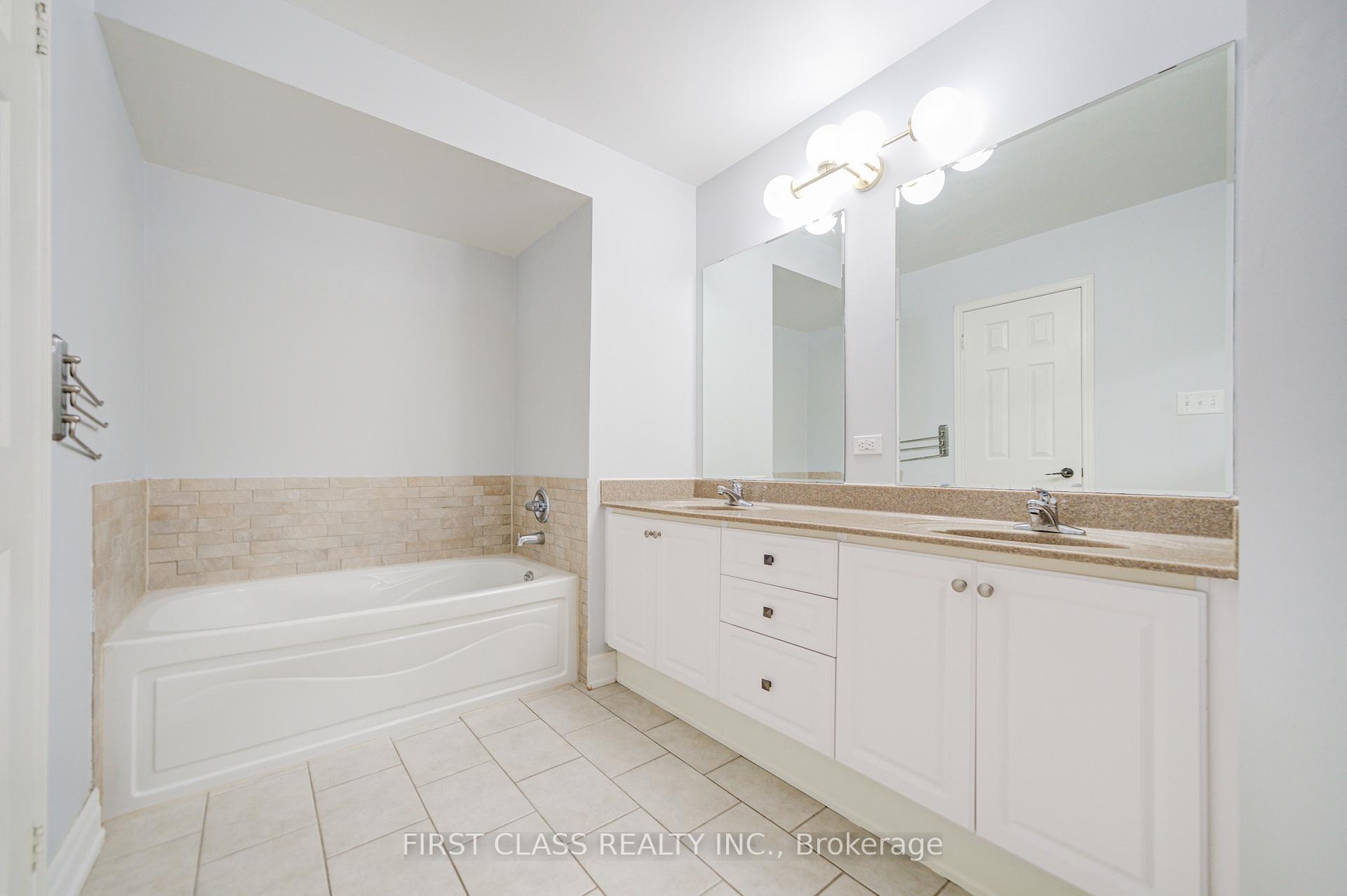Photo 21 of 216 Zokol Drive, Aurora, Bayview Northeast — HOMEH