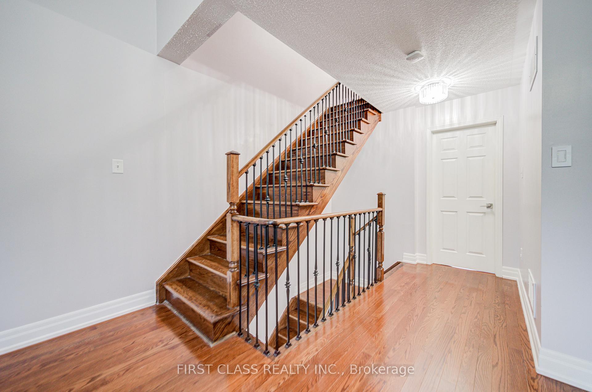 Photo 23 of 216 Zokol Drive, Aurora, Bayview Northeast — HOMEH