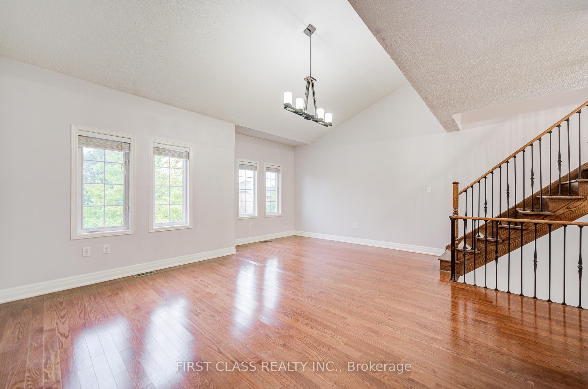 Photo 25 of 216 Zokol Drive, Aurora, Bayview Northeast — HOMEH