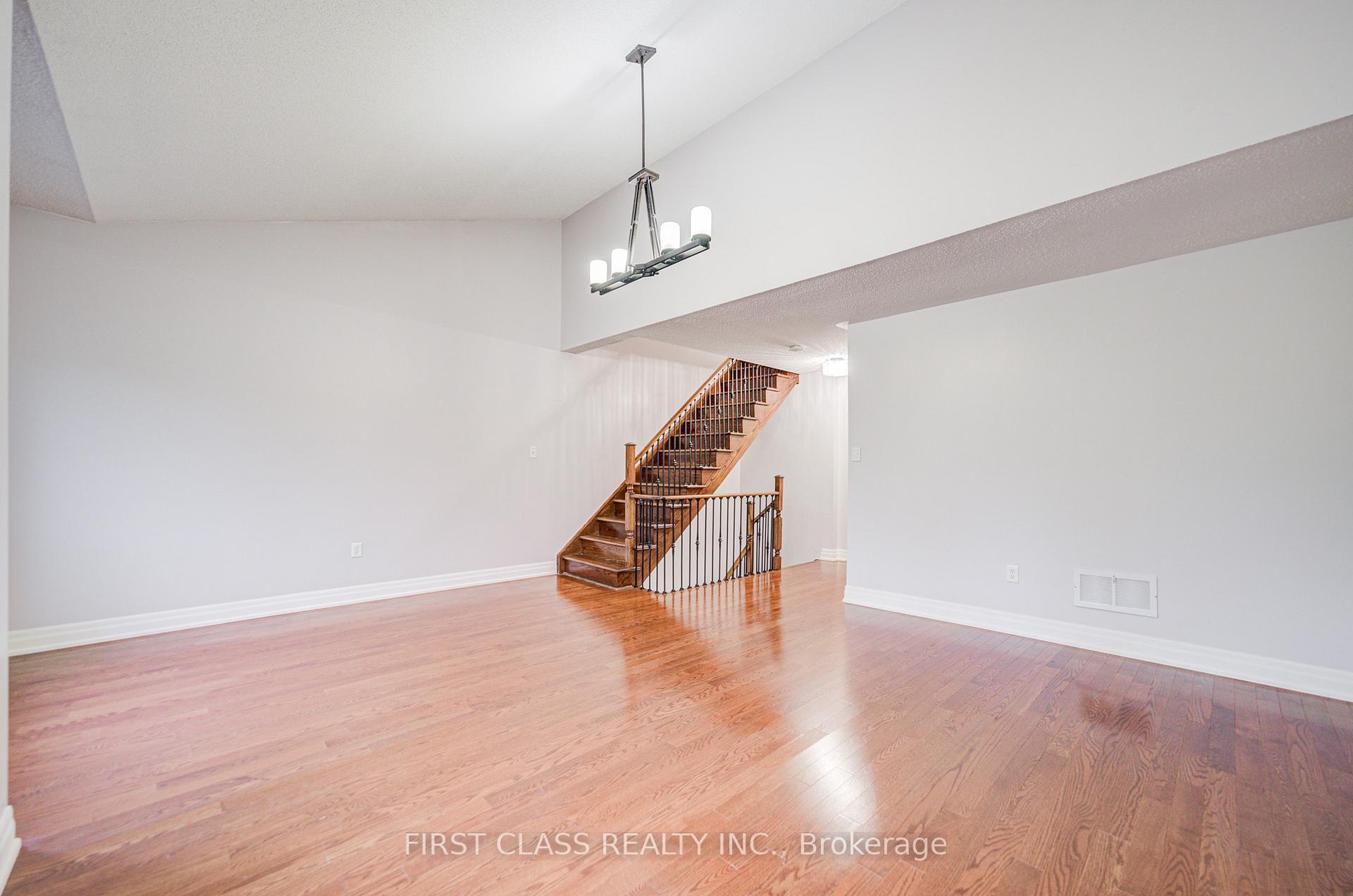 Photo 28 of 216 Zokol Drive, Aurora, Bayview Northeast — HOMEH