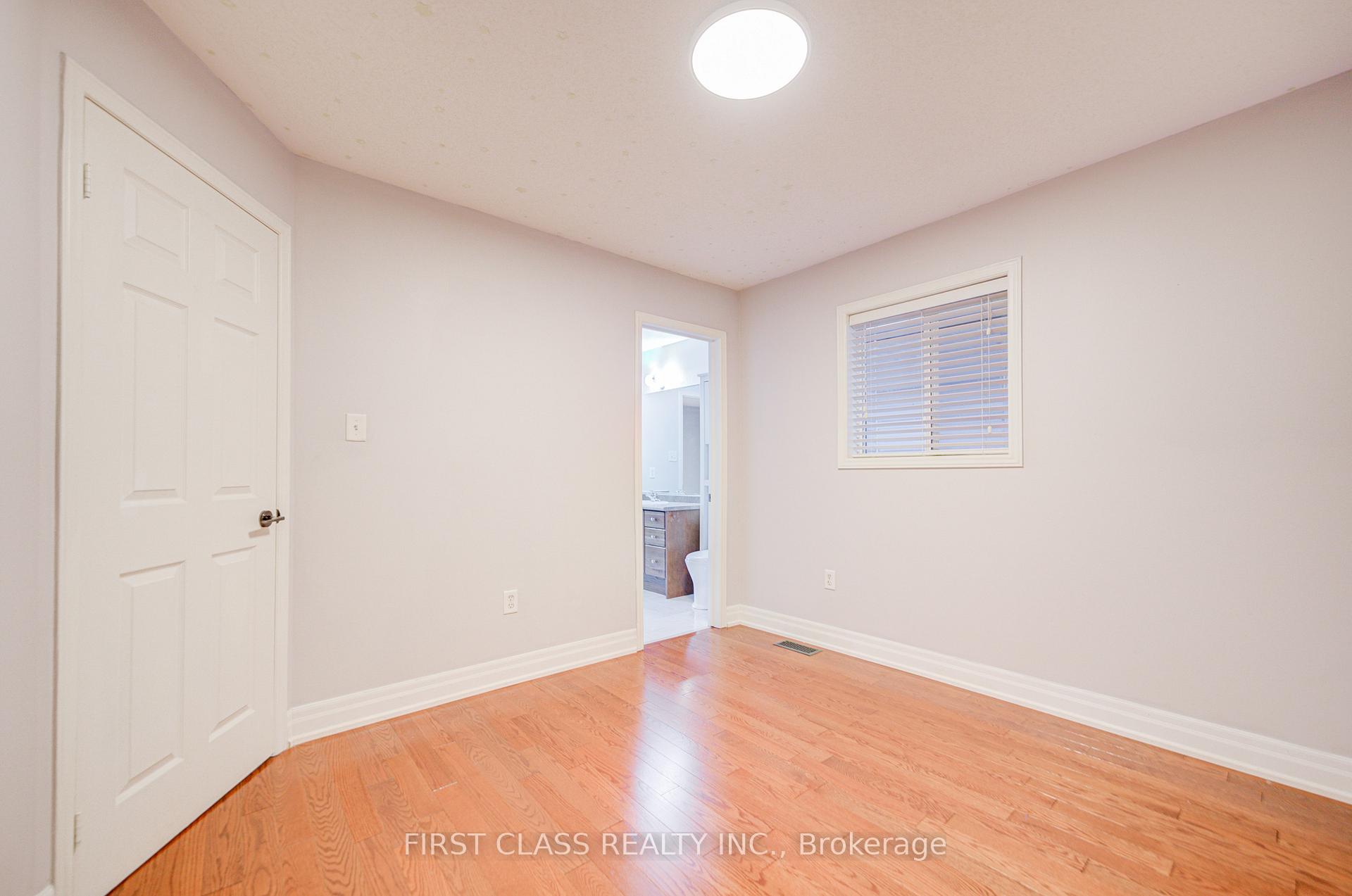 Photo 32 of 216 Zokol Drive, Aurora, Bayview Northeast — HOMEH