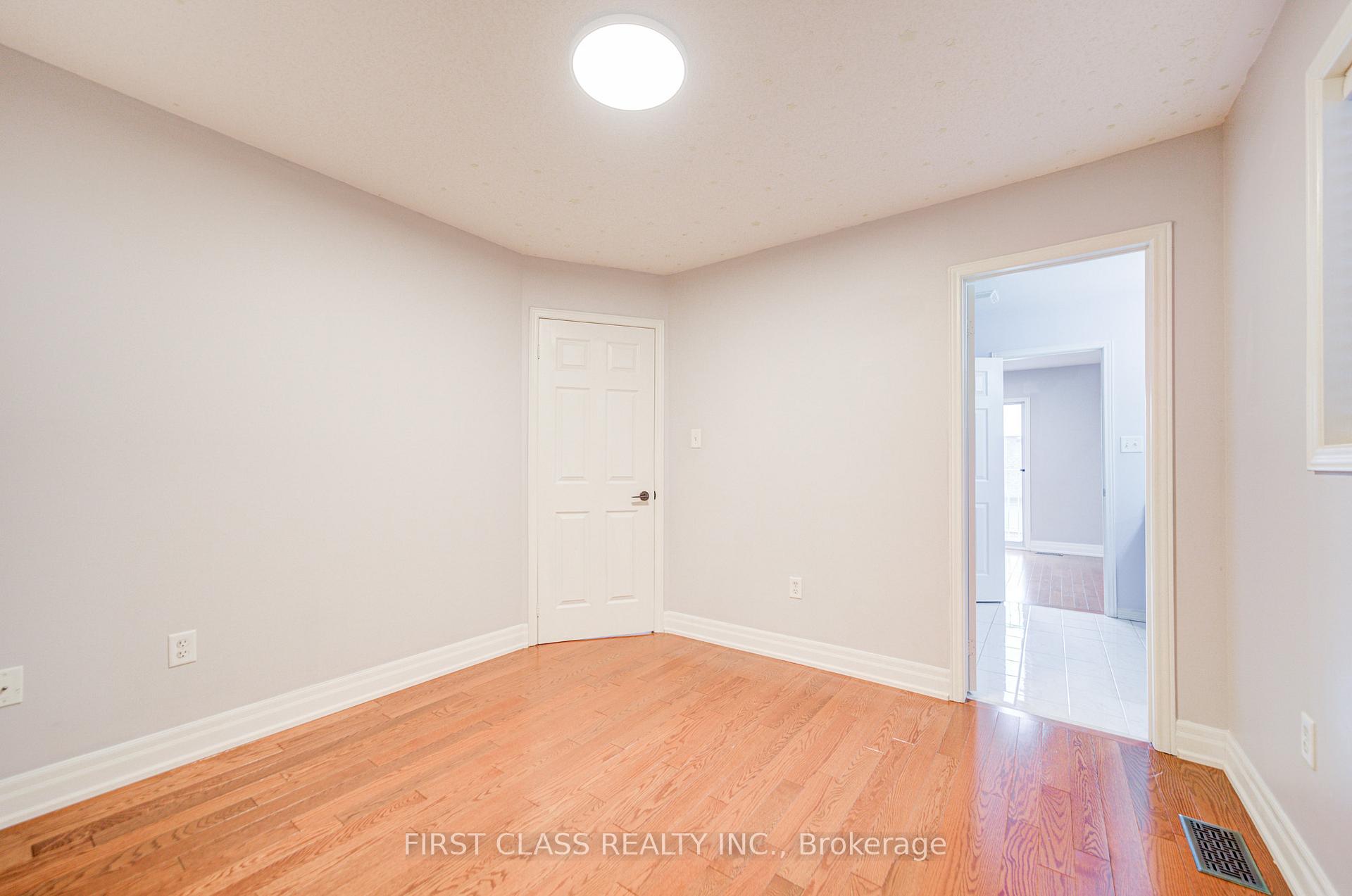 Photo 33 of 216 Zokol Drive, Aurora, Bayview Northeast — HOMEH