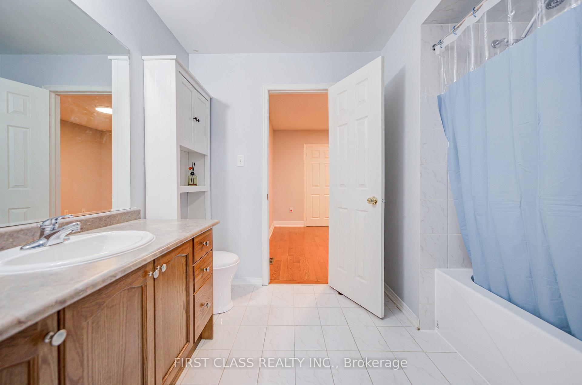 Photo 39 of 216 Zokol Drive, Aurora, Bayview Northeast — HOMEH