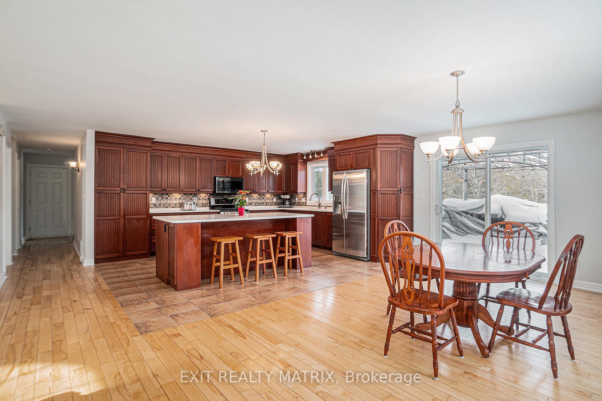 Photo 11 of 7385 Little Deer Walk, Ottawa, Osgoode Twp North of Reg Rd 6 — HOMEH