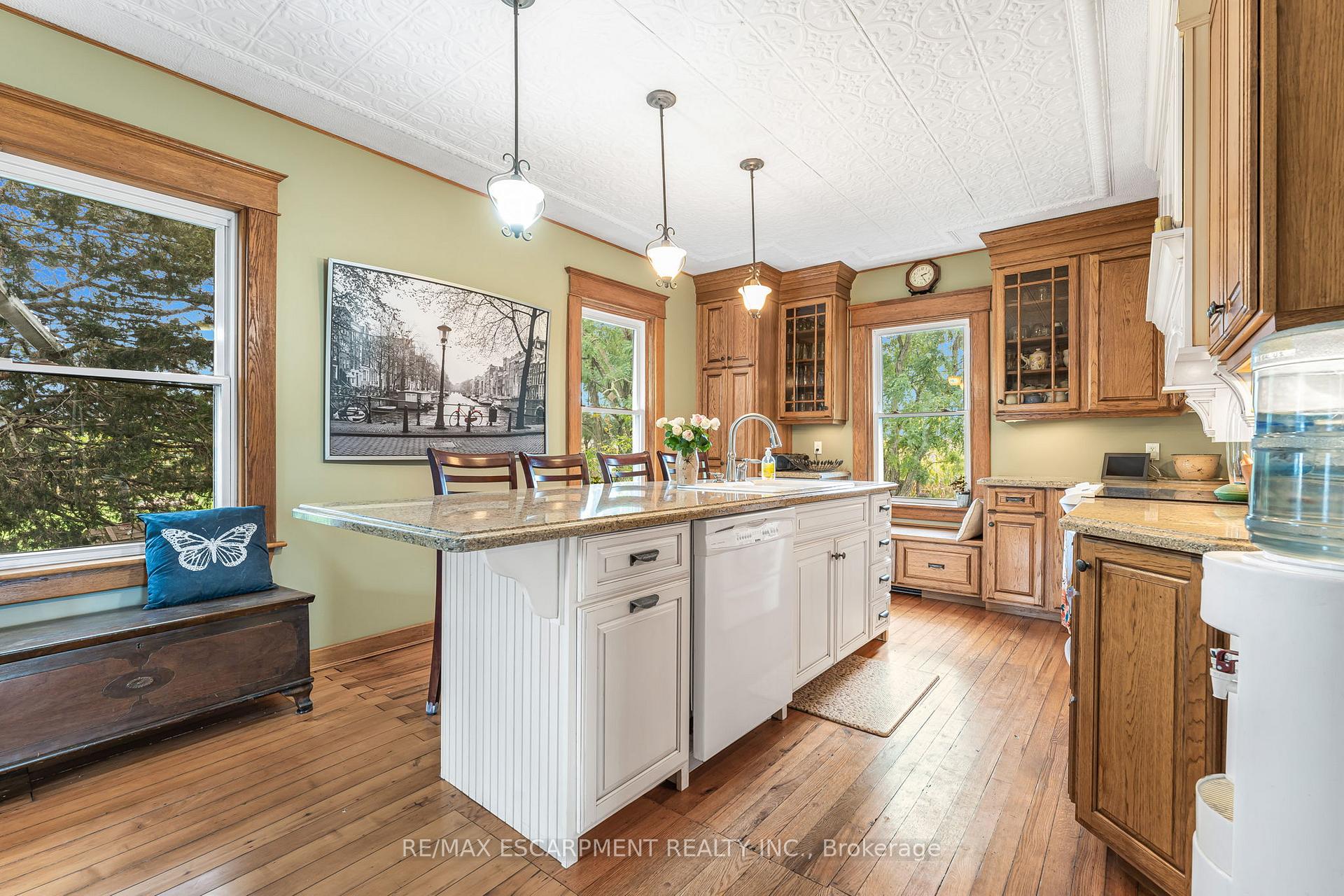 Photo 9 of Unit 1, 7265 Range Road, Grimsby, Grimsby Escarpment — HOMEH
