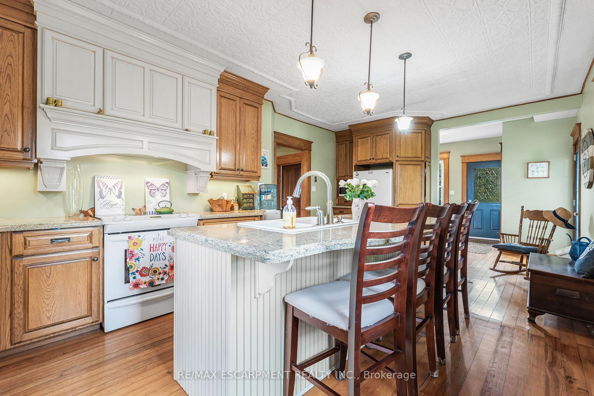 Photo 10 of Unit 1, 7265 Range Road, Grimsby, Grimsby Escarpment — HOMEH