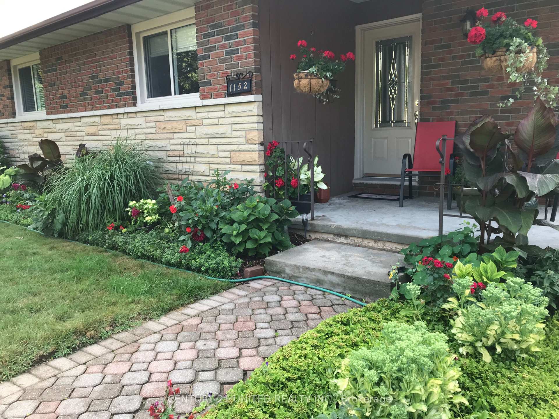 Photo 1 of 1152 Cabot Street, Peterborough, Northcrest Ward 5 — HOMEH
