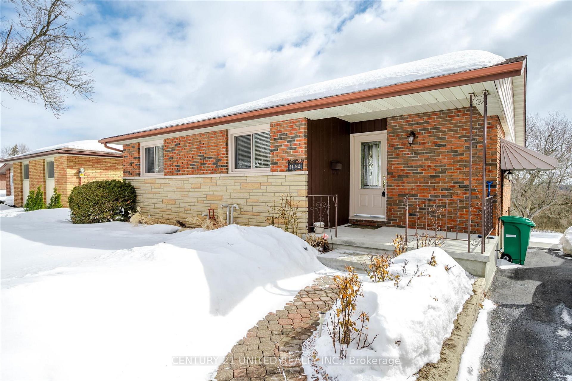 Photo 2 of 1152 Cabot Street, Peterborough, Northcrest Ward 5 — HOMEH
