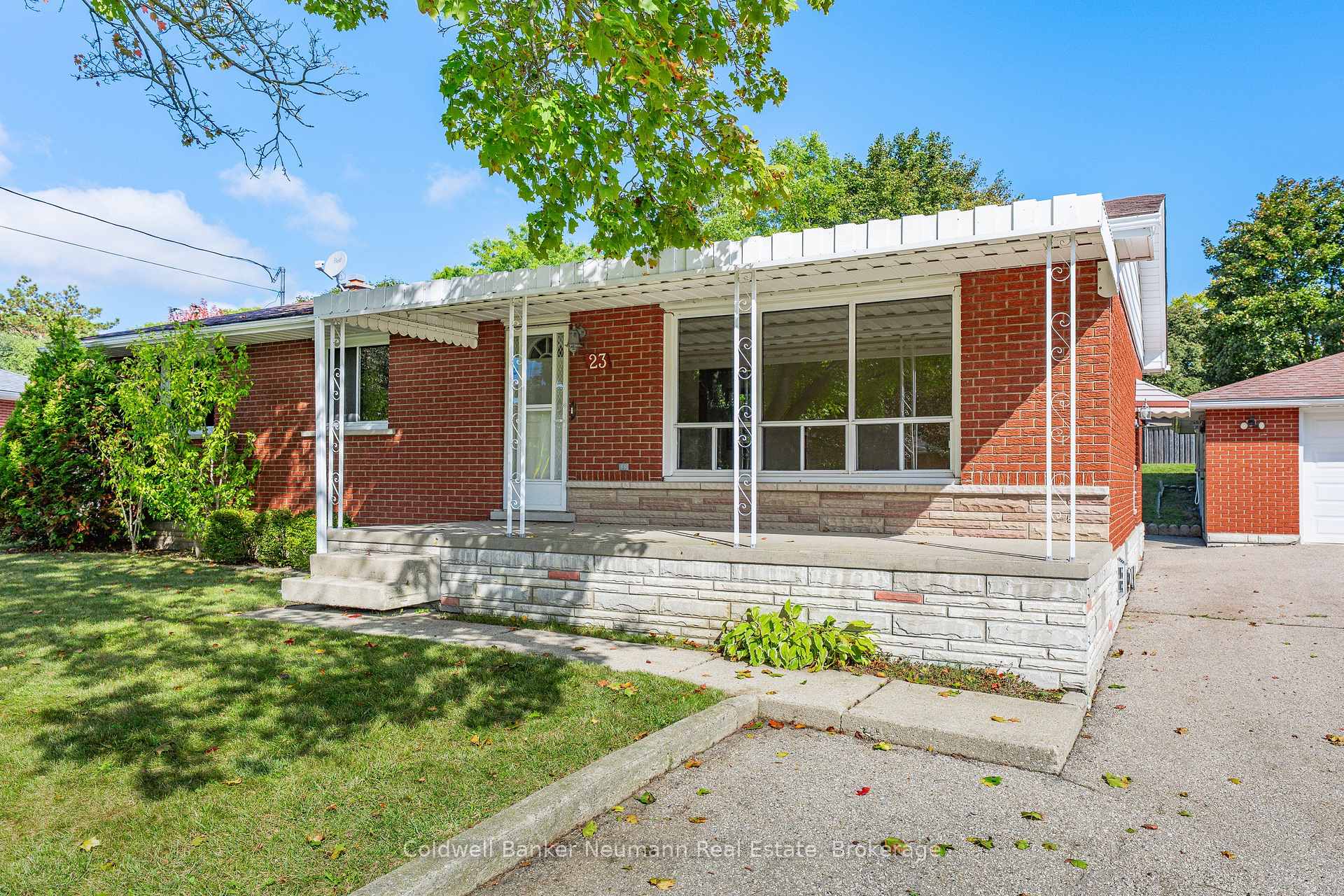 Photo 3 of 23 Sunnylea Crescent, Guelph, General Hospital — HOMEH