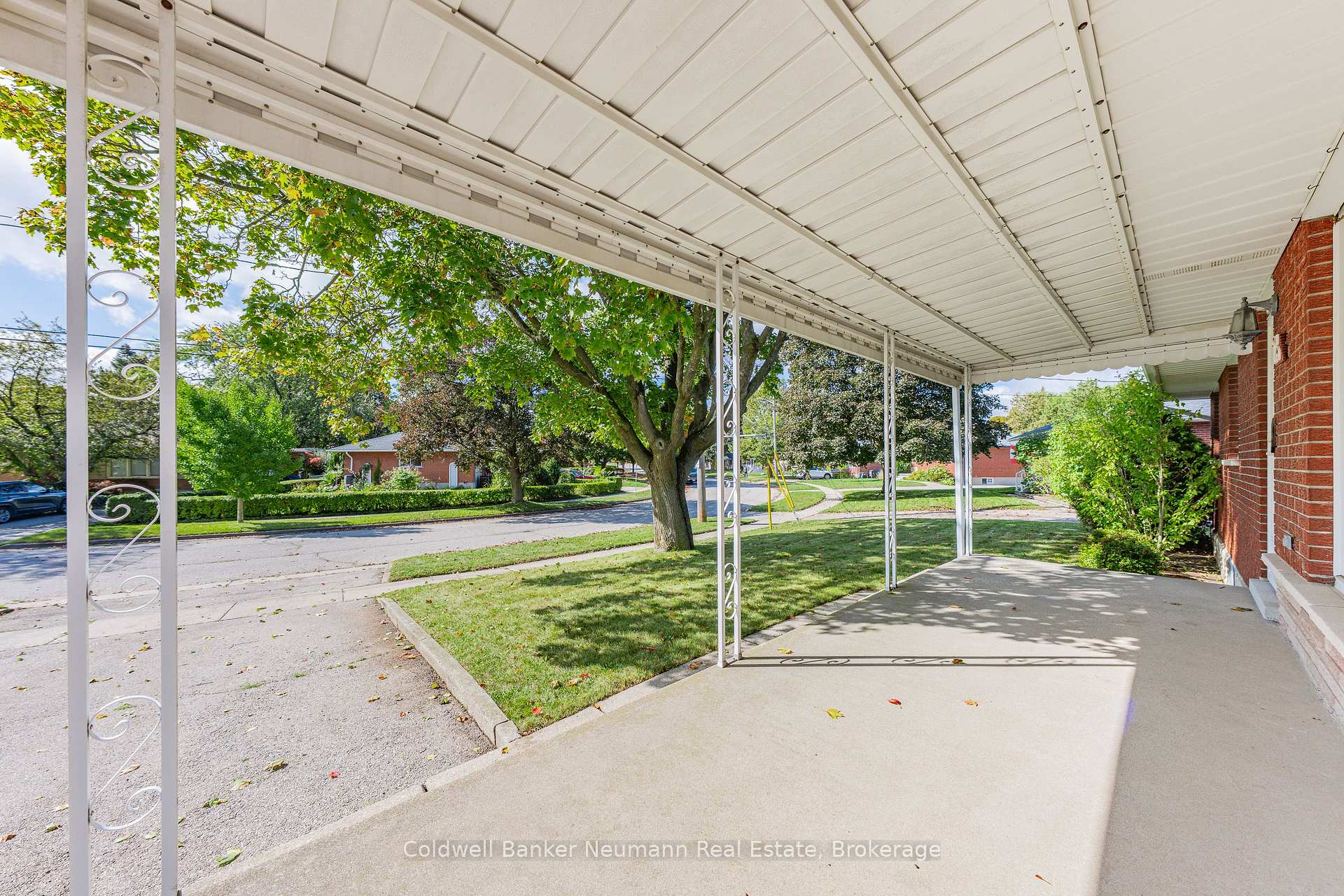 Photo 5 of 23 Sunnylea Crescent, Guelph, General Hospital — HOMEH