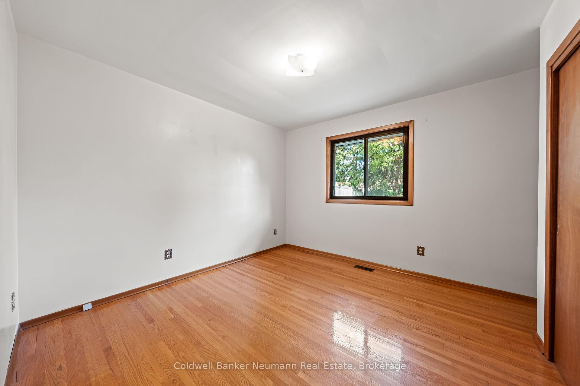 Photo 15 of 23 Sunnylea Crescent, Guelph, General Hospital — HOMEH