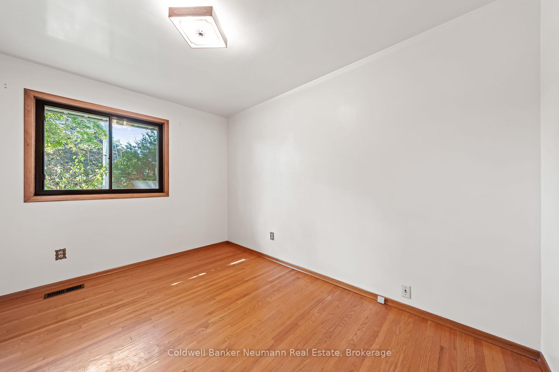 Photo 17 of 23 Sunnylea Crescent, Guelph, General Hospital — HOMEH