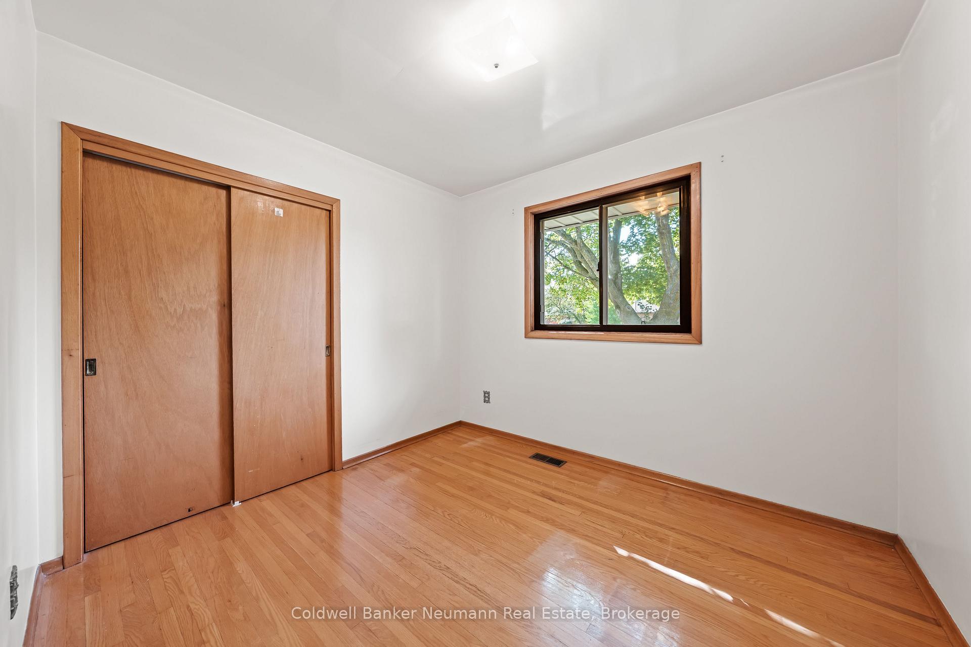 Photo 19 of 23 Sunnylea Crescent, Guelph, General Hospital — HOMEH