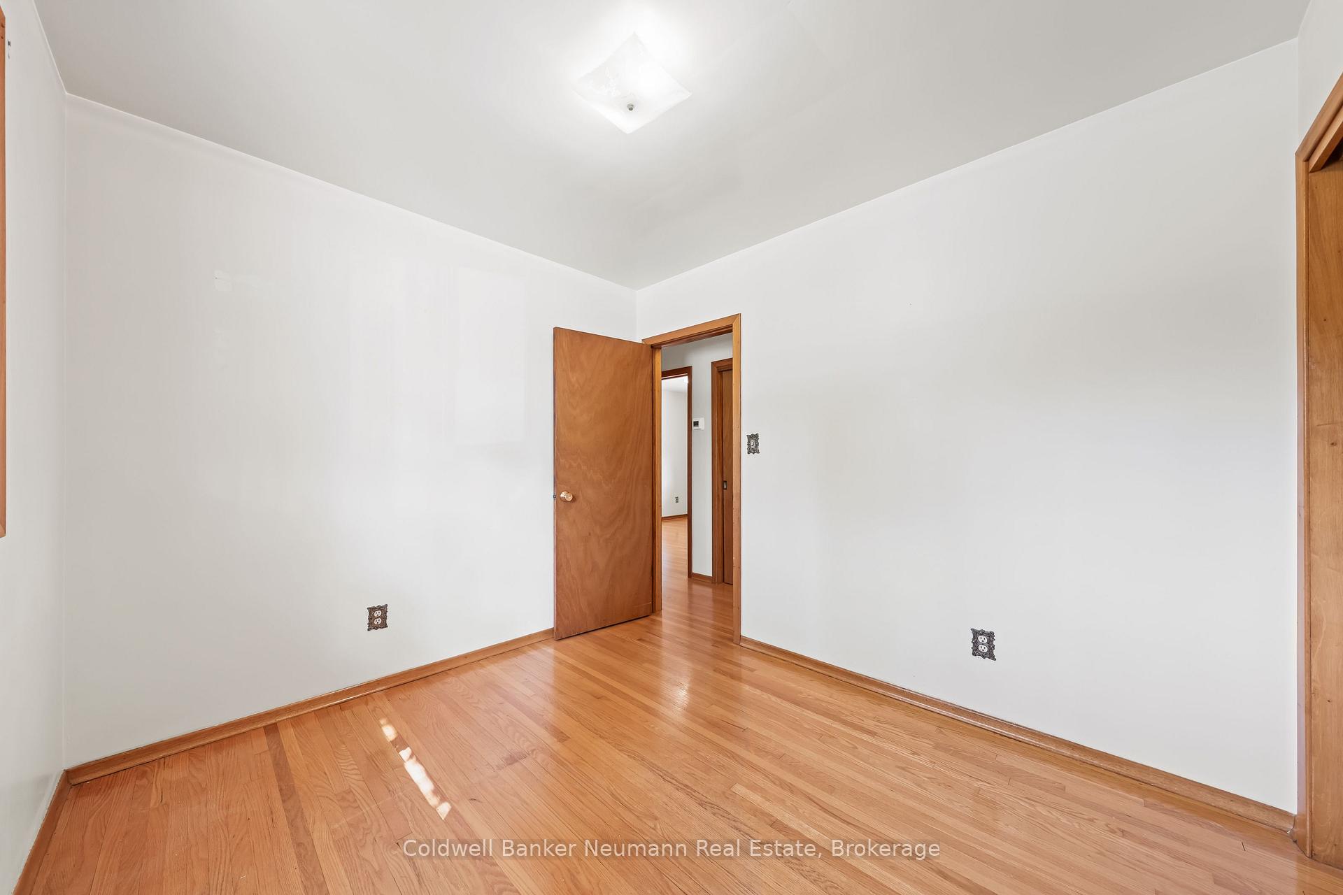 Photo 20 of 23 Sunnylea Crescent, Guelph, General Hospital — HOMEH