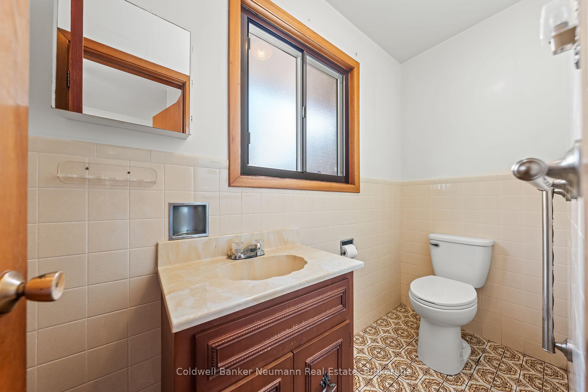 Photo 22 of 23 Sunnylea Crescent, Guelph, General Hospital — HOMEH