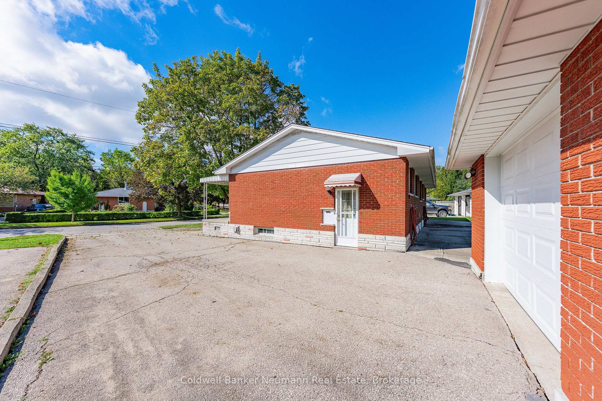 Photo 35 of 23 Sunnylea Crescent, Guelph, General Hospital — HOMEH
