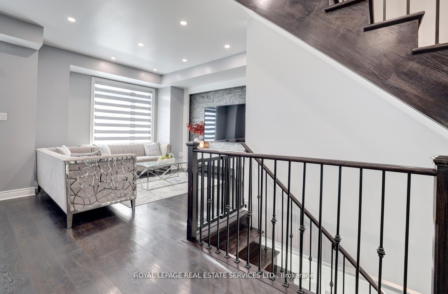 Photo 10 of 1297 Clarriage Court, Milton, Ford — HOMEH