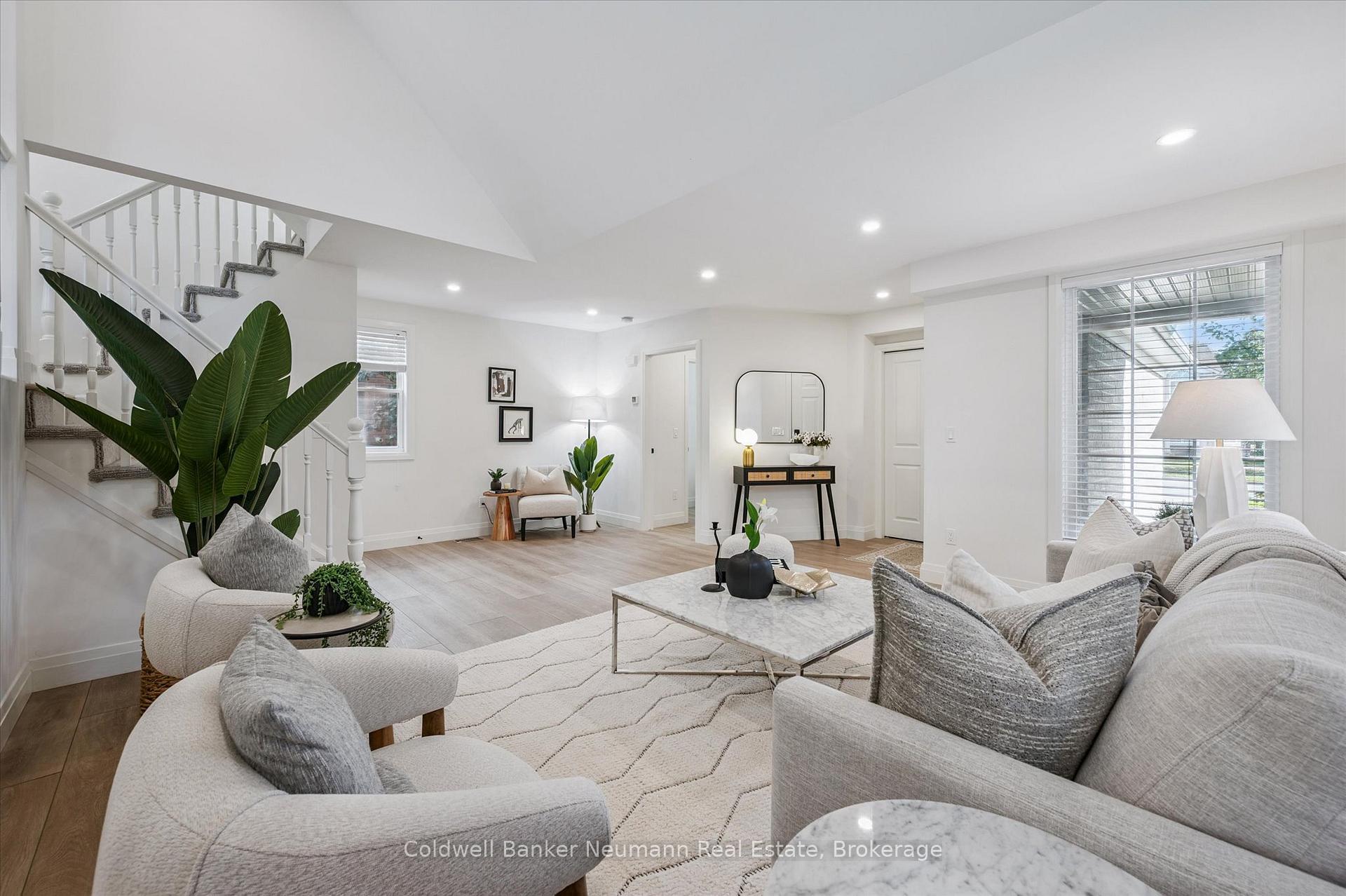 Photo 6 of 126 Farley Drive, Guelph, Pineridge/Westminster Woods — HOMEH