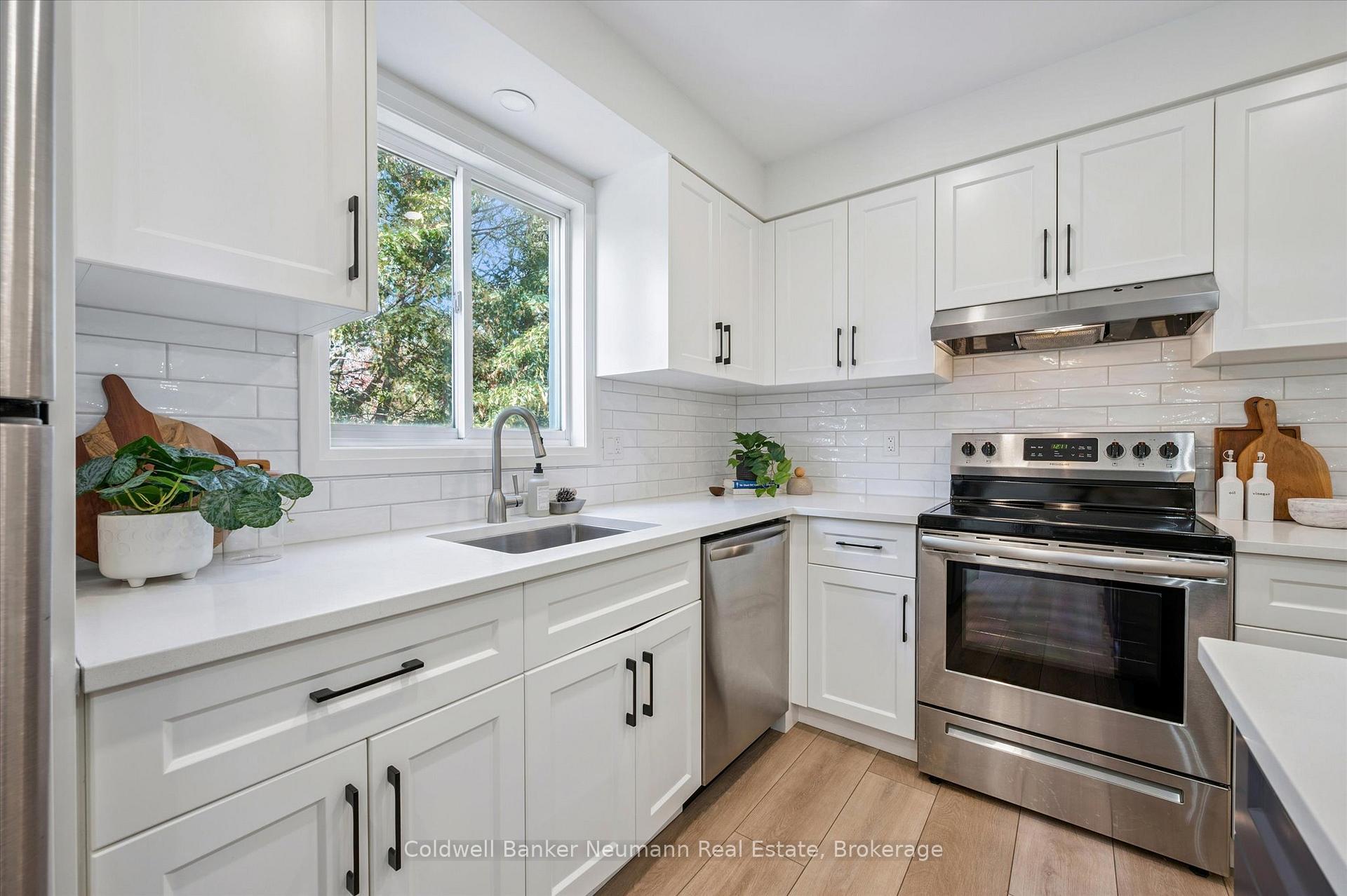 Photo 7 of 126 Farley Drive, Guelph, Pineridge/Westminster Woods — HOMEH
