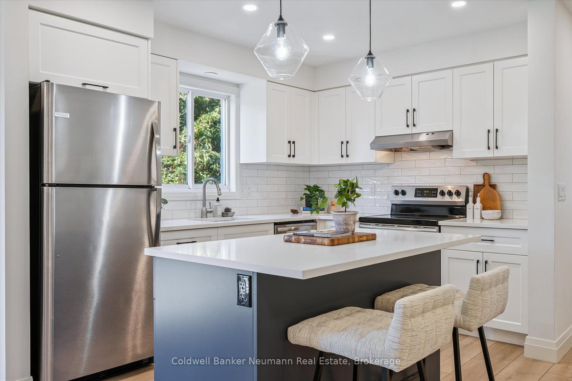 Photo 8 of 126 Farley Drive, Guelph, Pineridge/Westminster Woods — HOMEH