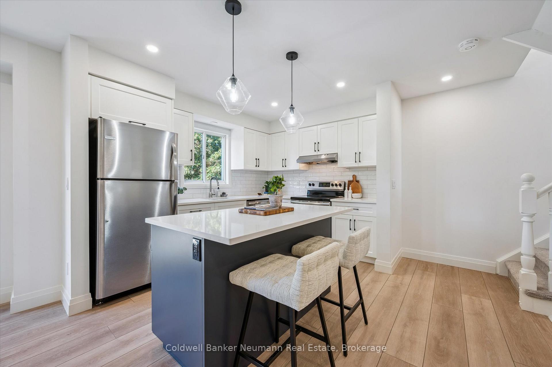 Photo 9 of 126 Farley Drive, Guelph, Pineridge/Westminster Woods — HOMEH