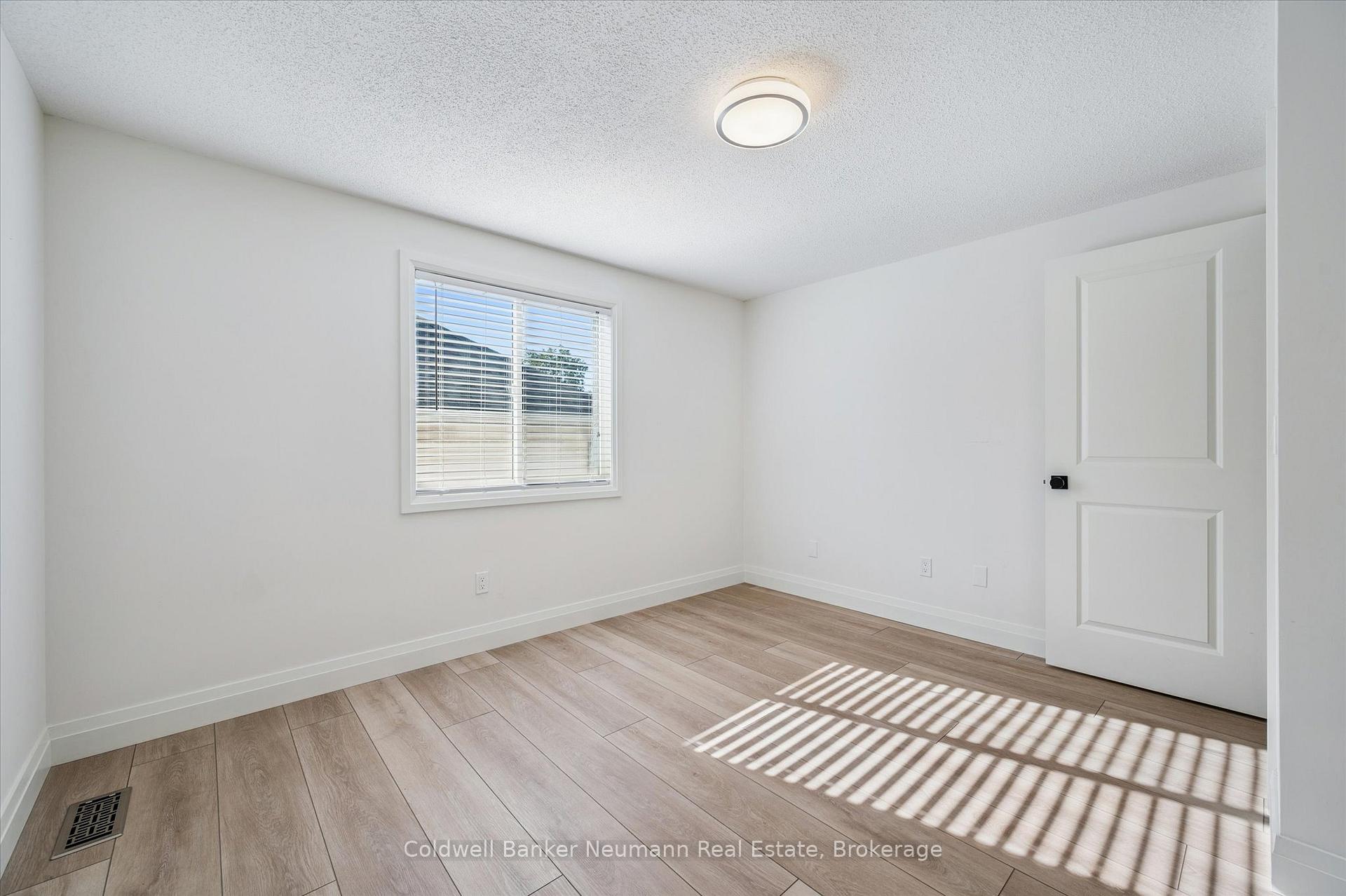 Photo 15 of 126 Farley Drive, Guelph, Pineridge/Westminster Woods — HOMEH