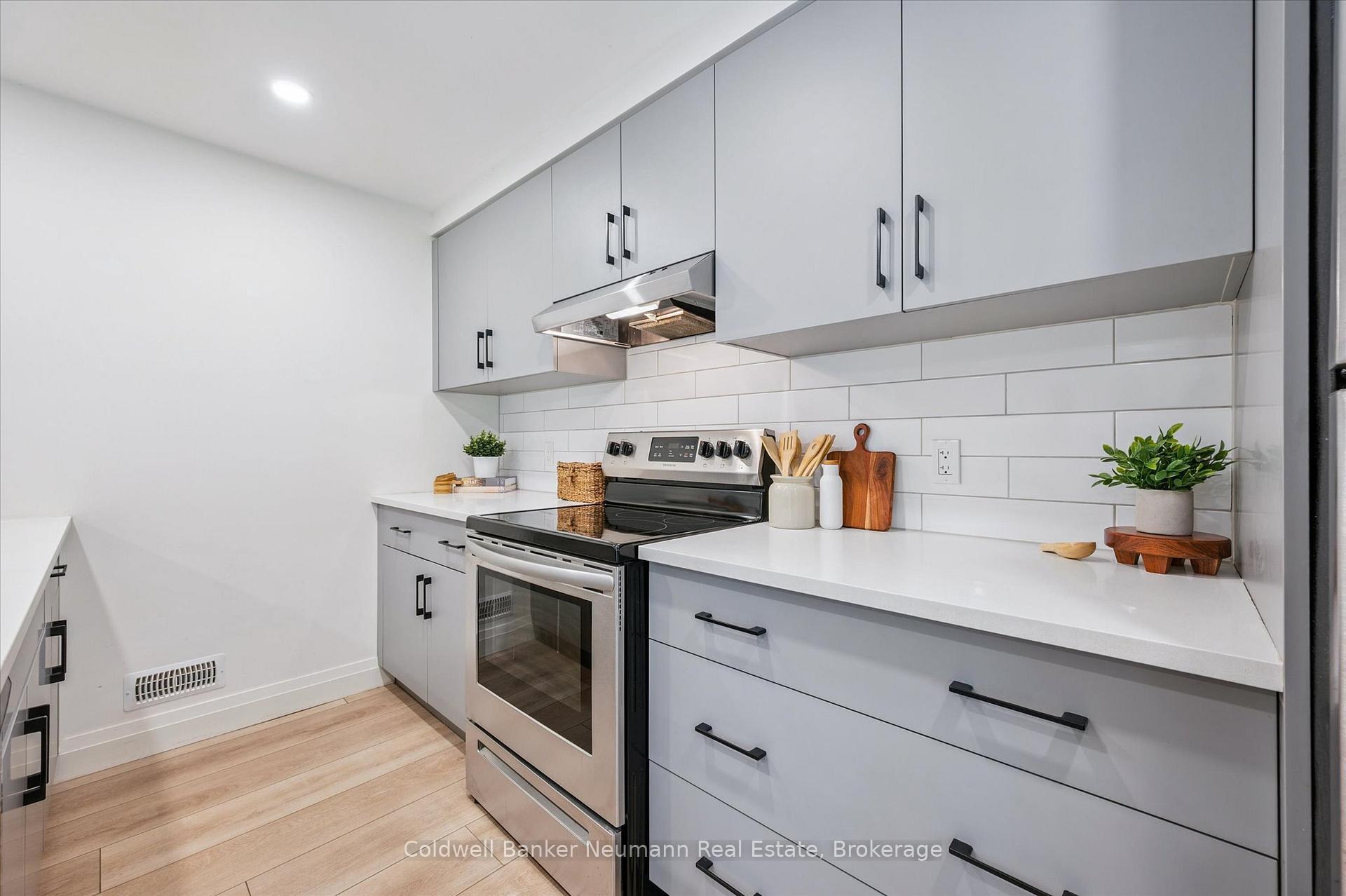 Photo 23 of 126 Farley Drive, Guelph, Pineridge/Westminster Woods — HOMEH