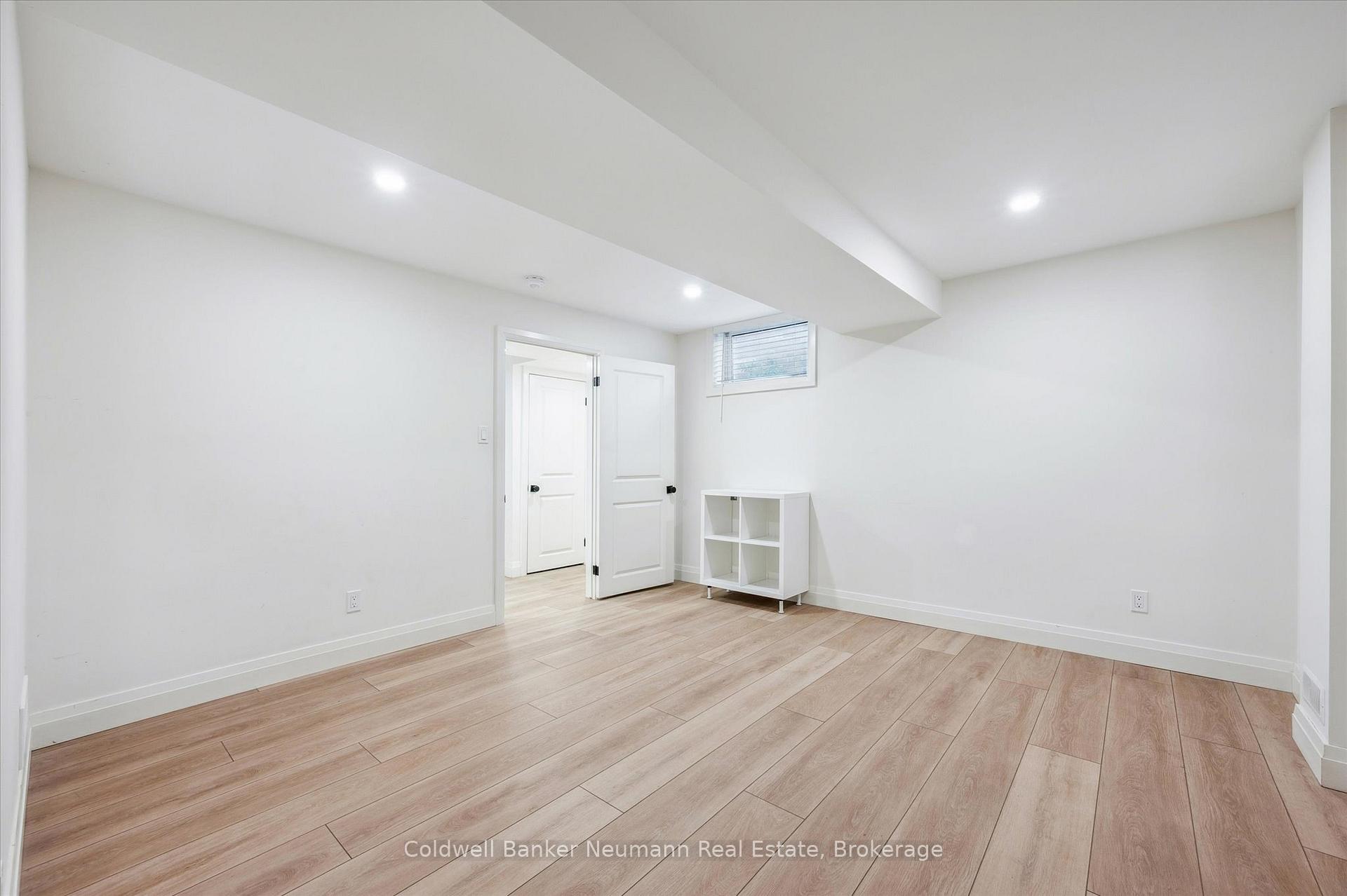 Photo 29 of 126 Farley Drive, Guelph, Pineridge/Westminster Woods — HOMEH