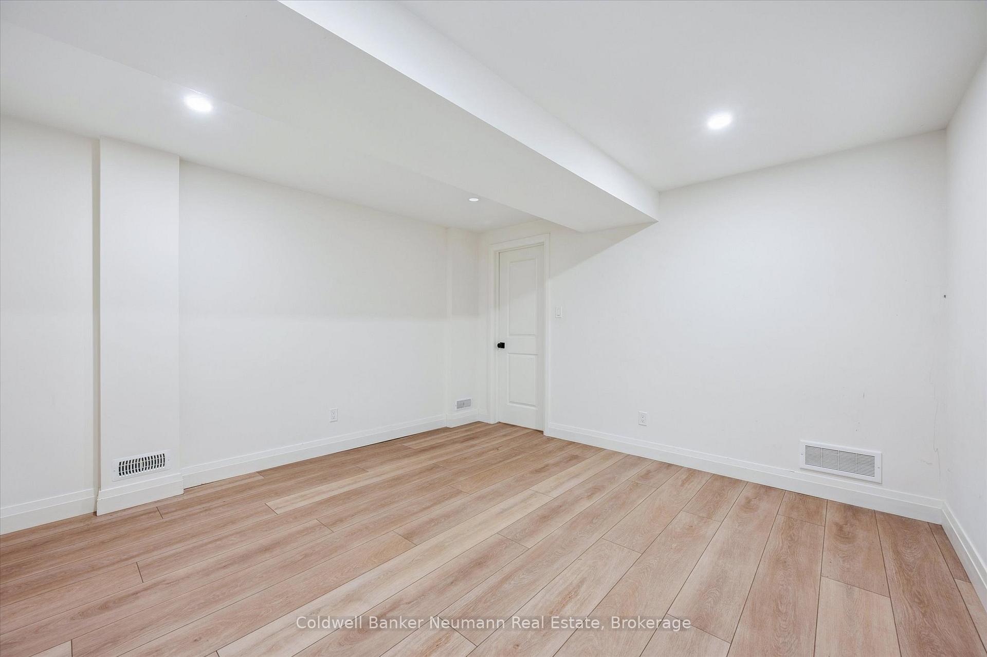 Photo 30 of 126 Farley Drive, Guelph, Pineridge/Westminster Woods — HOMEH