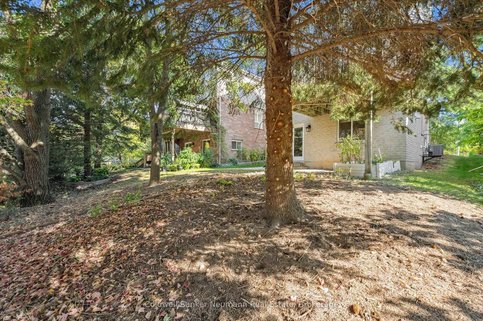 Photo 32 of 126 Farley Drive, Guelph, Pineridge/Westminster Woods — HOMEH