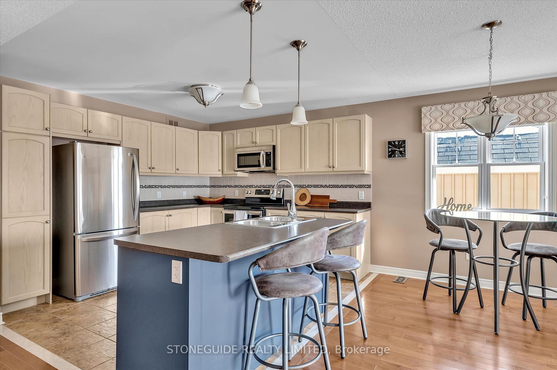 Photo 8 of 270 Bowen Drive, Peterborough, Northcrest Ward 5 — HOMEH