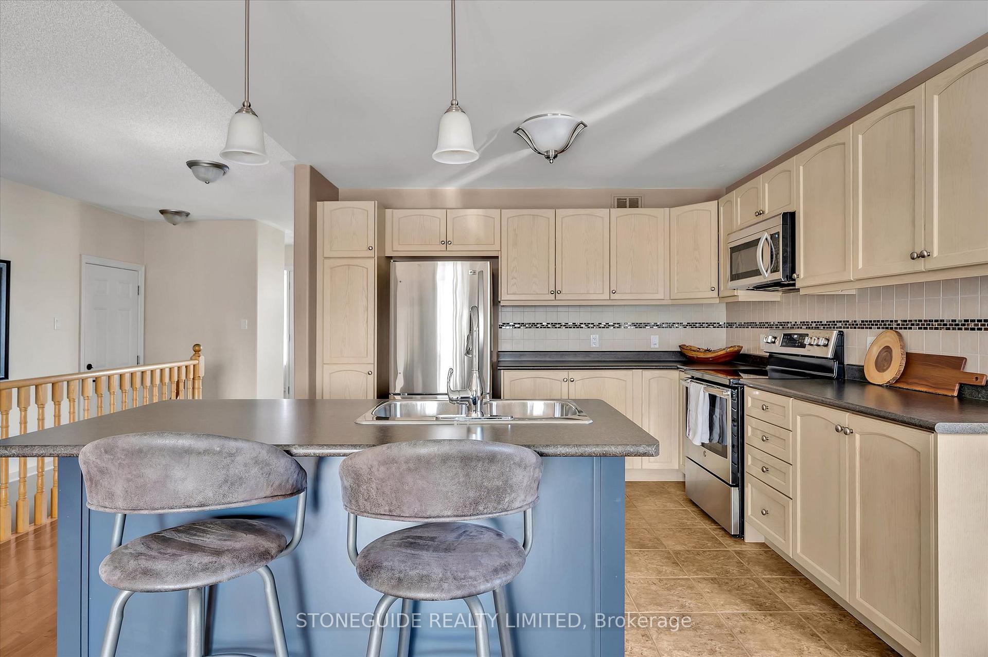 Photo 10 of 270 Bowen Drive, Peterborough, Northcrest Ward 5 — HOMEH