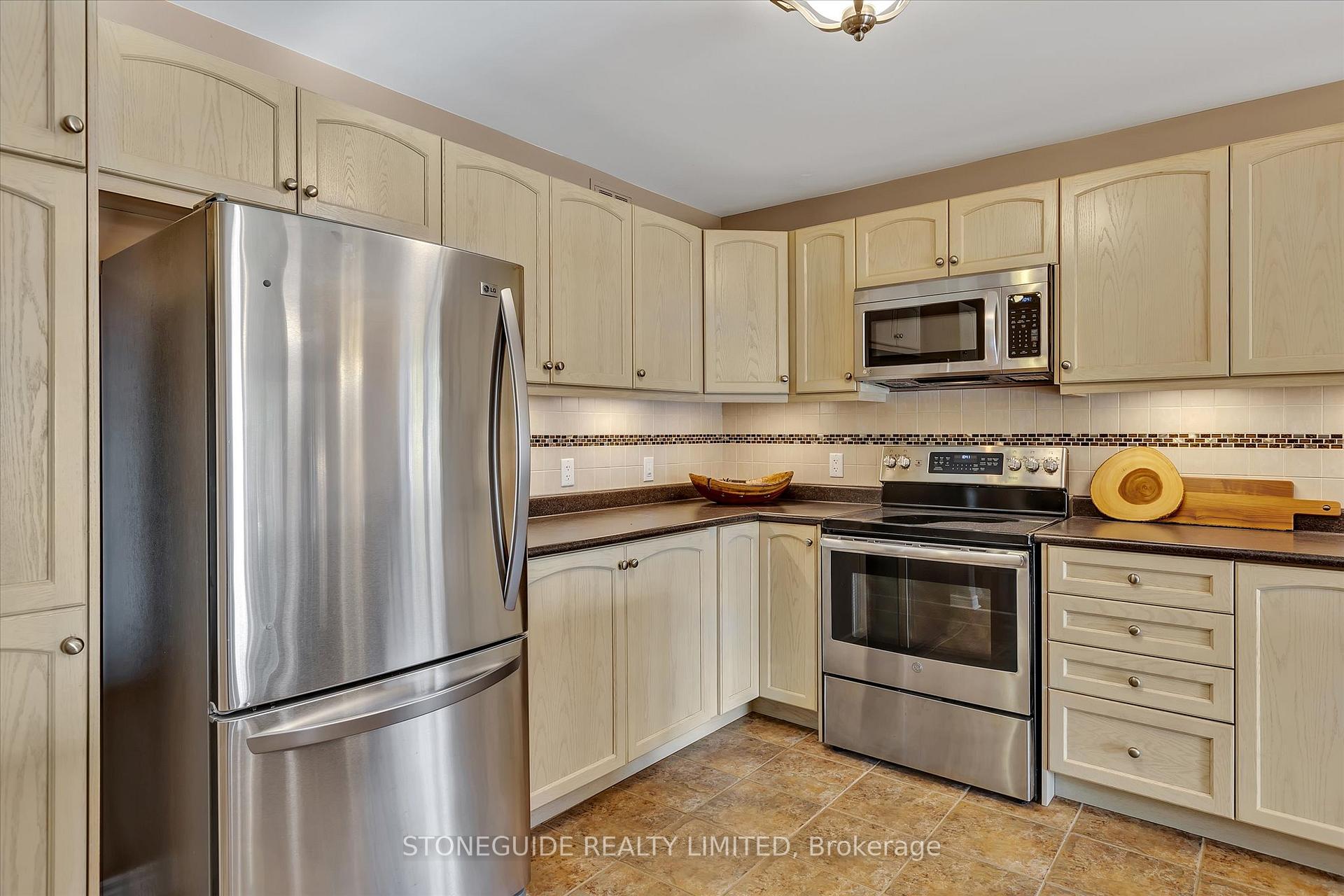 Photo 11 of 270 Bowen Drive, Peterborough, Northcrest Ward 5 — HOMEH