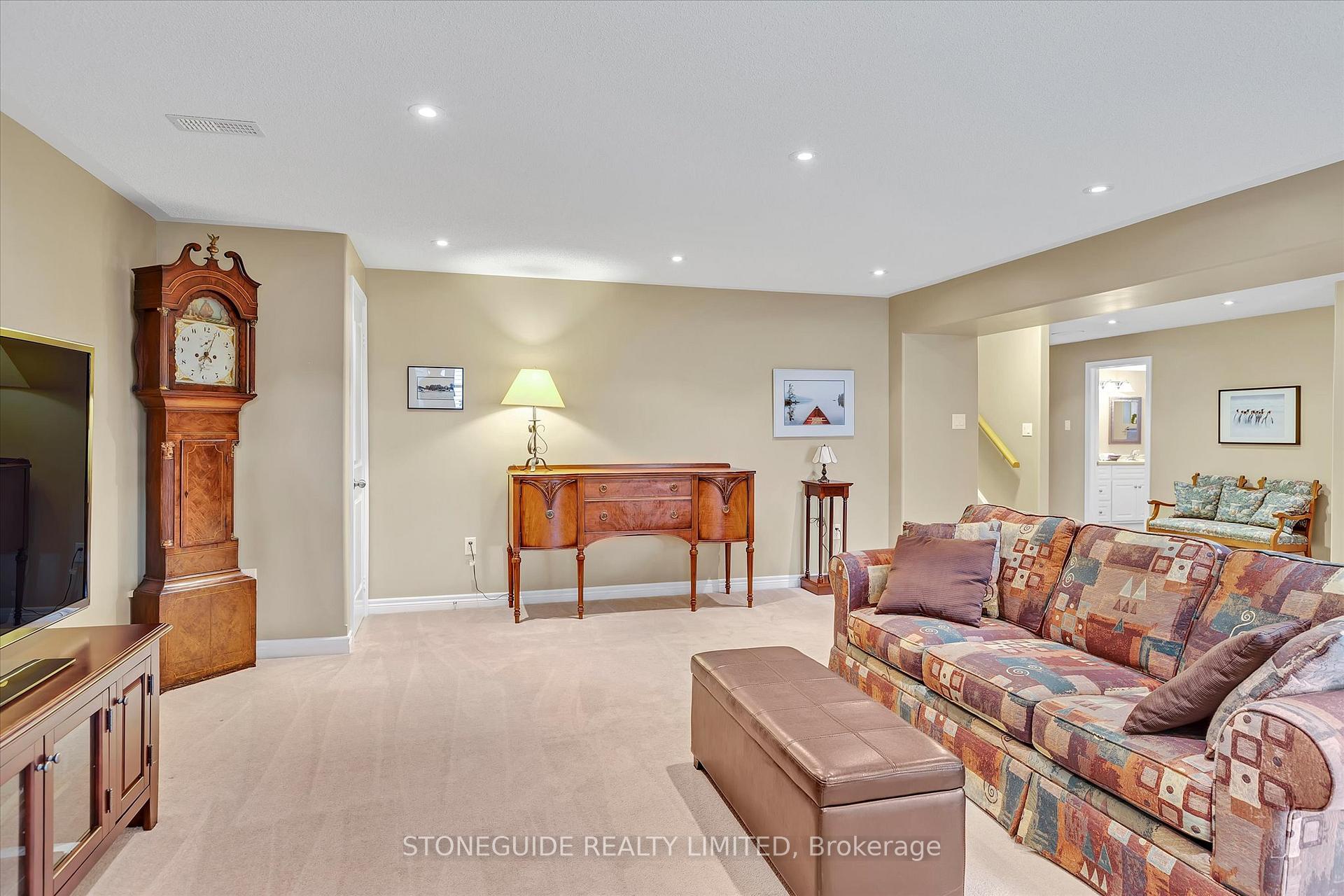 Photo 23 of 270 Bowen Drive, Peterborough, Northcrest Ward 5 — HOMEH