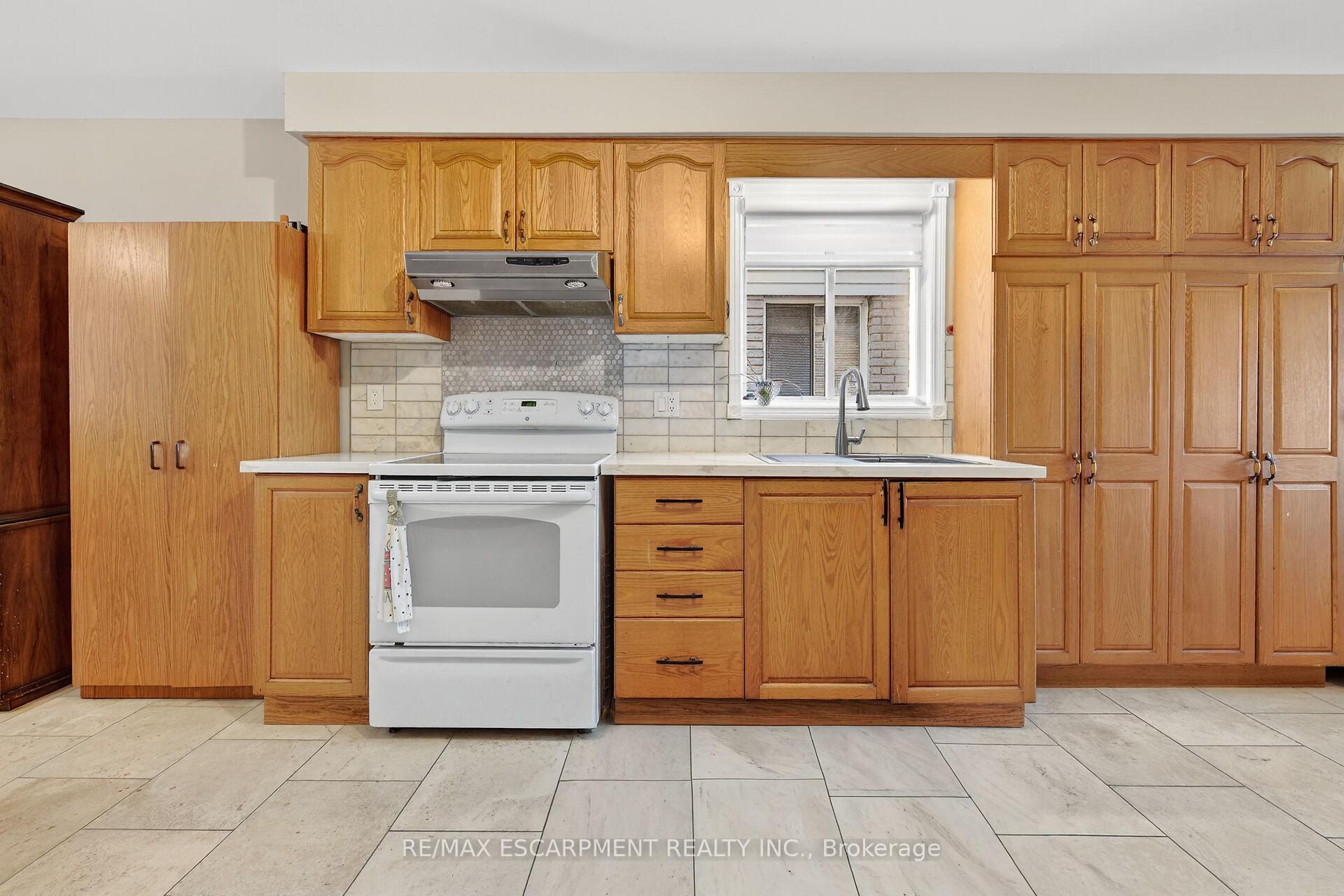 Photo 8 of 36 Cluny Avenue, Hamilton, Crown Point — HOMEH