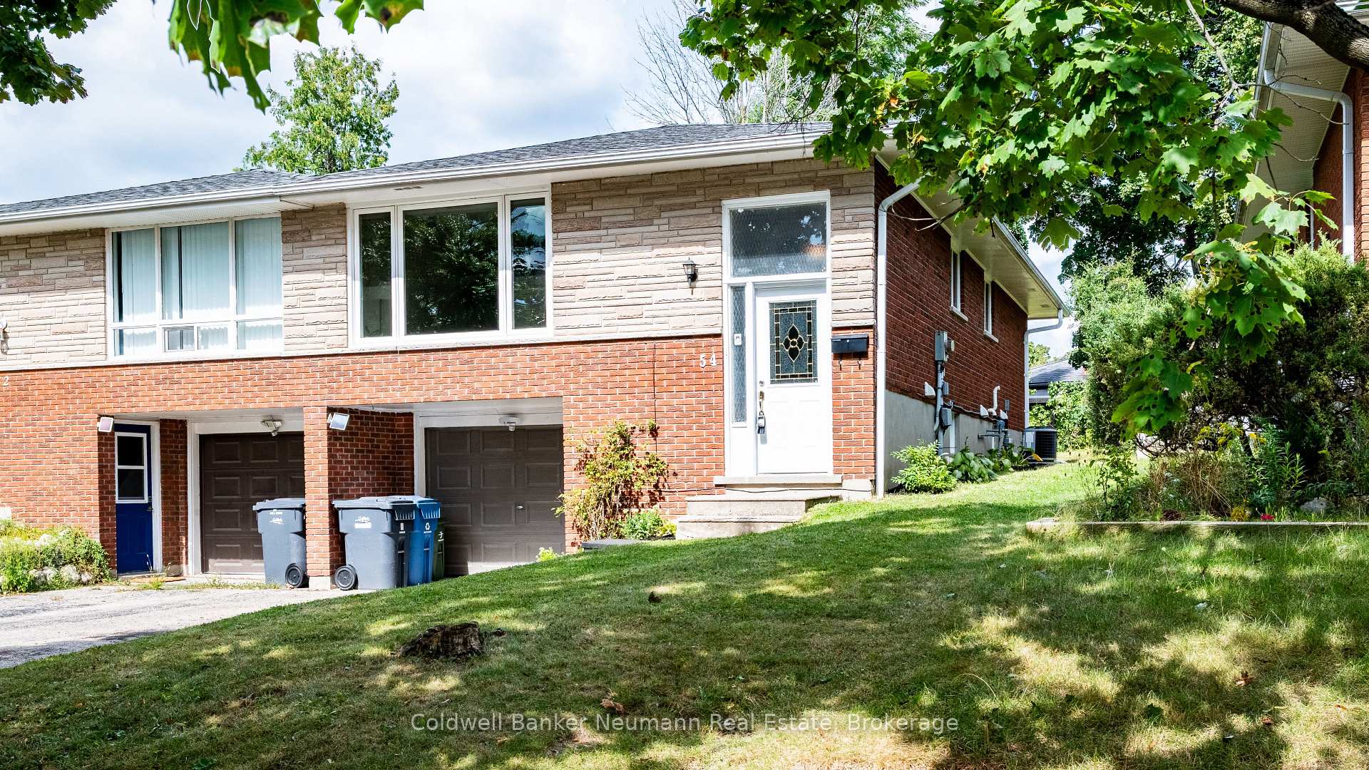 Photo 2 of 54 Conroy Crescent, Guelph, Dovercliffe Park/Old University — HOMEH